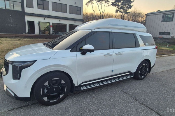 2025 Kia Carnival с пробегом 15 000 км