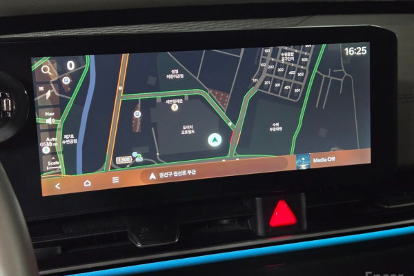 2025 Kia Carnival с пробегом 15 600 км