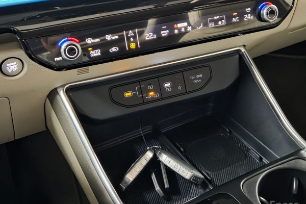 2025 Kia Carnival с пробегом 27 300 км