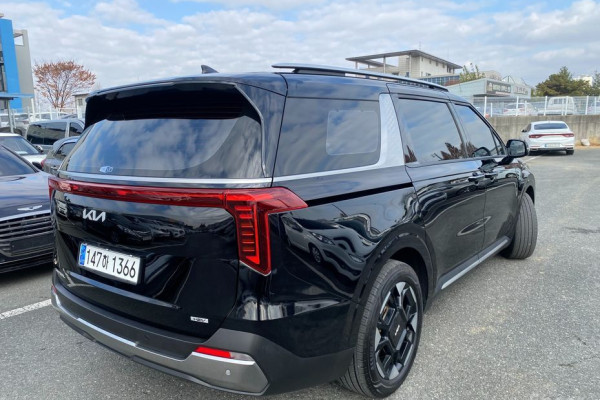 2024 Kia Carnival с пробегом 31 443 км