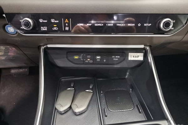 2025 Kia Carnival с пробегом 16 125 км