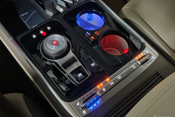 2025 Kia Carnival с пробегом 15 600 км