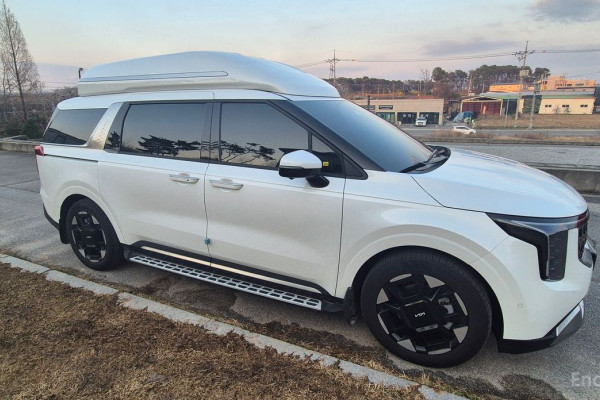 2025 Kia Carnival с пробегом 15 000 км