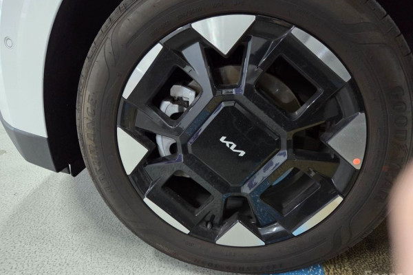 2025 Kia Carnival с пробегом 10 876 км