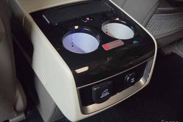 2025 Kia Carnival с пробегом 15 600 км