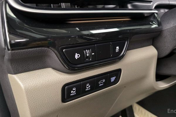 2024 Kia Carnival с пробегом 25 627 км