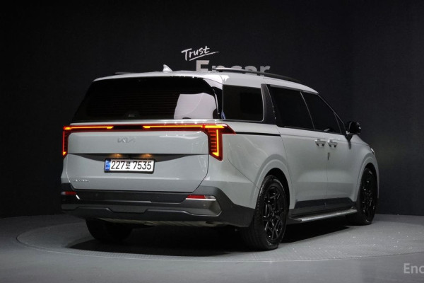 2024 Kia Carnival с пробегом 12 977 км