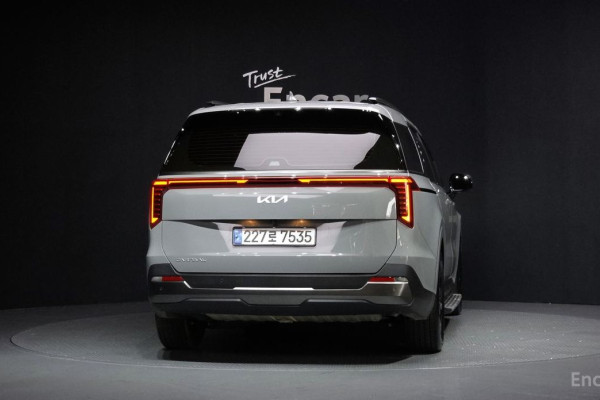 2024 Kia Carnival с пробегом 12 977 км