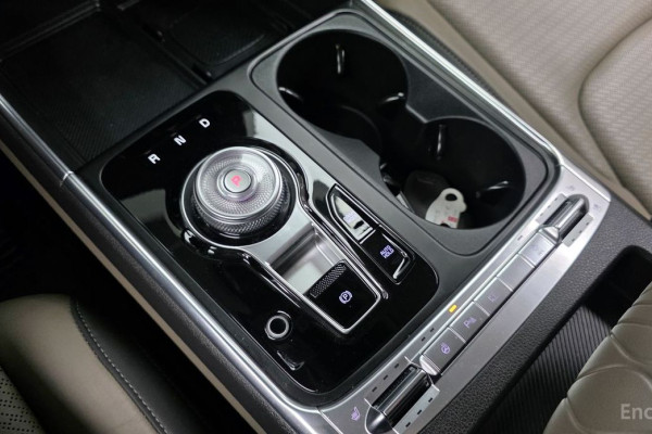 2024 Kia Carnival с пробегом 12 977 км