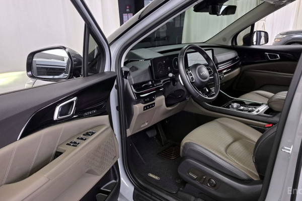 2024 Kia Carnival с пробегом 12 977 км