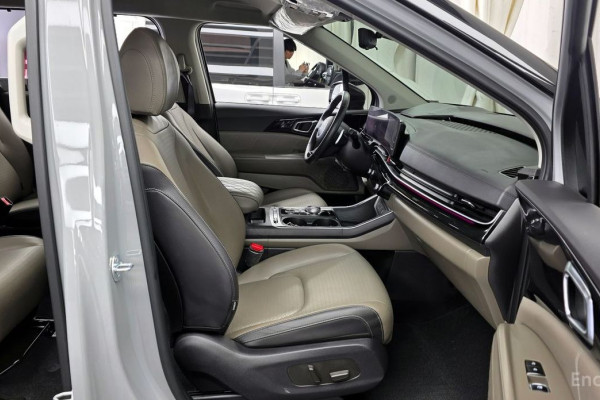 2024 Kia Carnival с пробегом 12 977 км