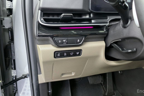 2024 Kia Carnival с пробегом 12 977 км