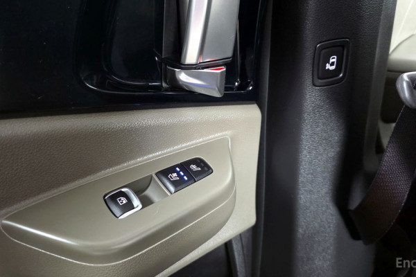 2024 Kia Carnival с пробегом 12 977 км