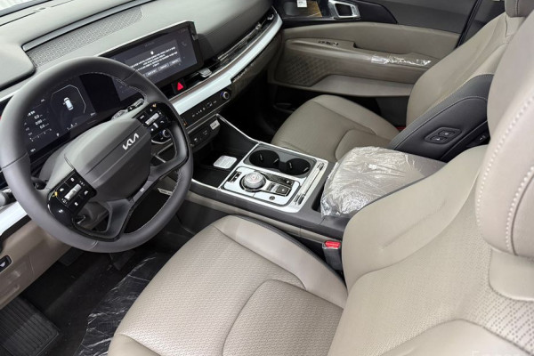 2026 Kia Carnival с пробегом 26 км