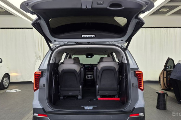 2024 Kia Carnival с пробегом 12 977 км