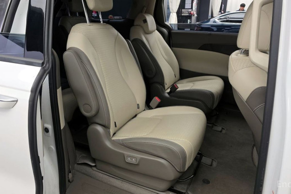 2023 Kia Carnival с пробегом 67 881 км