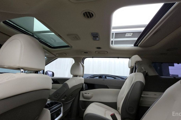 2023 Kia Carnival с пробегом 67 881 км