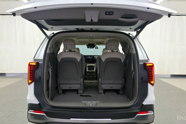 2023 Kia Carnival с пробегом 67 881 км