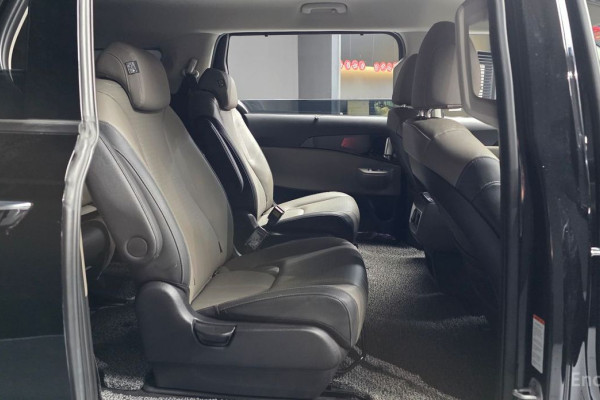 2024 Kia Carnival с пробегом 22 235 км