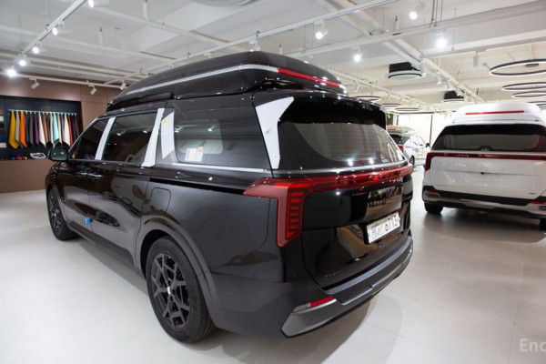 2025 Kia Carnival с пробегом 7 км