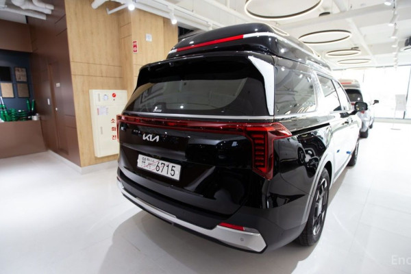2025 Kia Carnival с пробегом 13 км