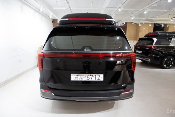 2025 Kia Carnival с пробегом 15 км