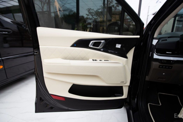 2025 Kia Carnival с пробегом 7 км