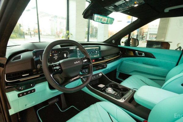 2025 Kia Carnival с пробегом 15 км