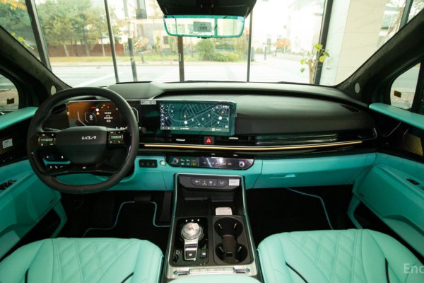 2025 Kia Carnival с пробегом 15 км