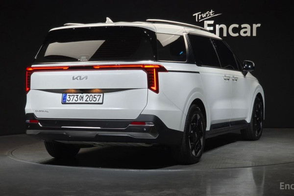 2025 Kia Carnival с пробегом 7 425 км