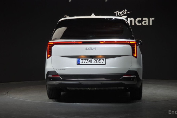 2025 Kia Carnival с пробегом 7 425 км