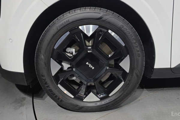 2025 Kia Carnival с пробегом 7 425 км