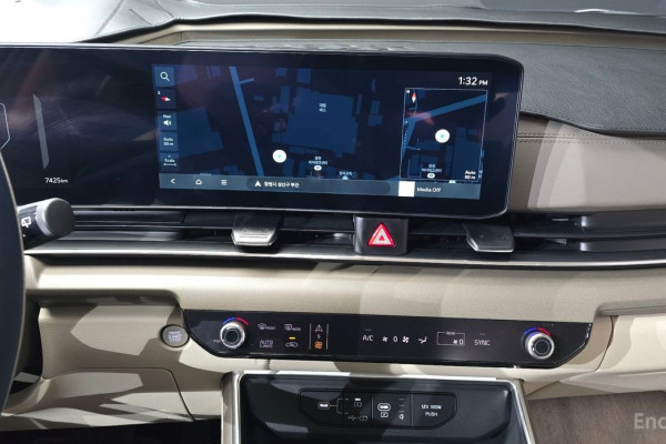 2025 Kia Carnival с пробегом 7 425 км