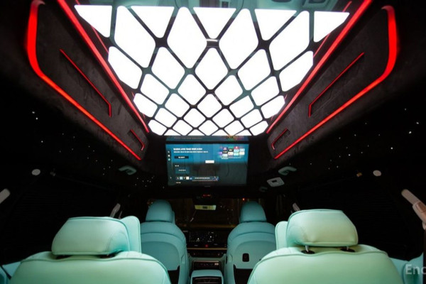 2025 Kia Carnival с пробегом 15 км