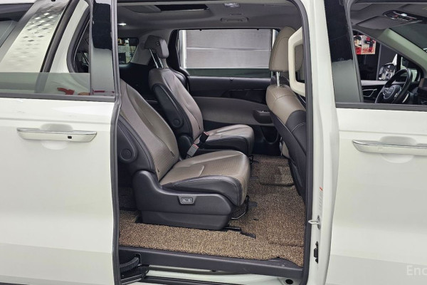 2024 Kia Carnival с пробегом 37 658 км