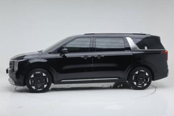 2025 Kia Carnival с пробегом 19 400 км