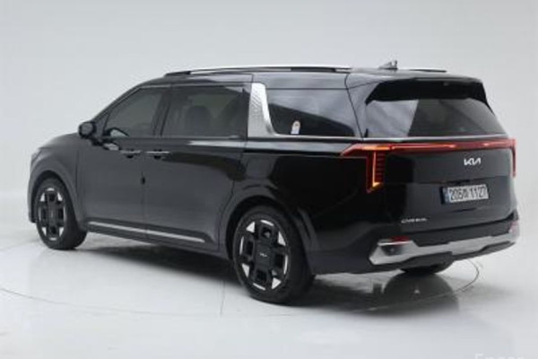 2025 Kia Carnival с пробегом 19 400 км