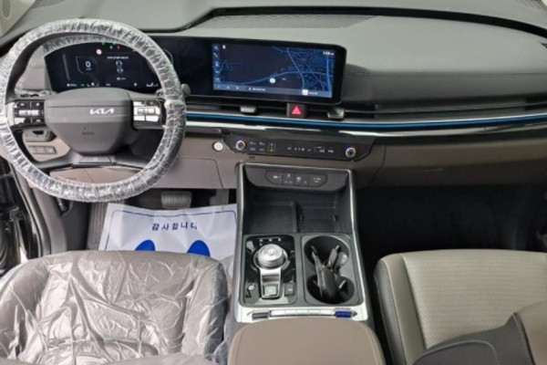 2025 Kia Carnival с пробегом 19 400 км