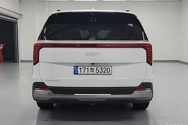 2023 Kia Carnival с пробегом 33 172 км