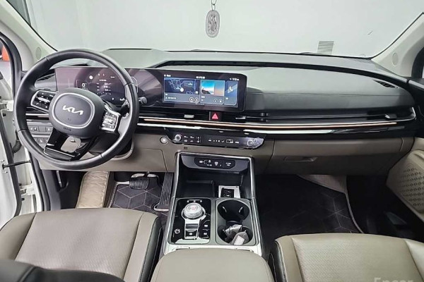 2023 Kia Carnival с пробегом 33 172 км