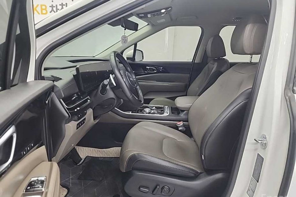 2023 Kia Carnival с пробегом 33 172 км