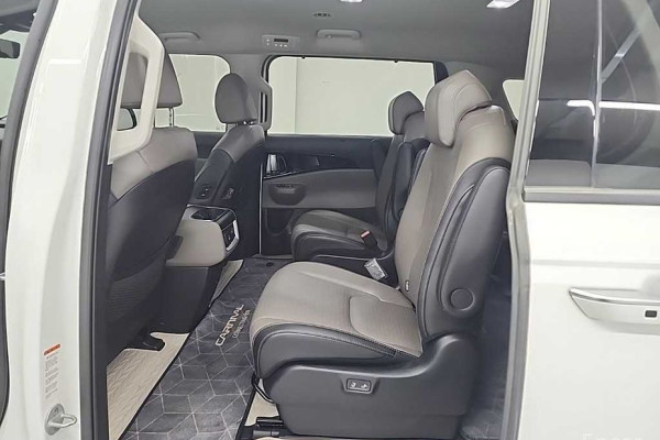 2023 Kia Carnival с пробегом 33 172 км