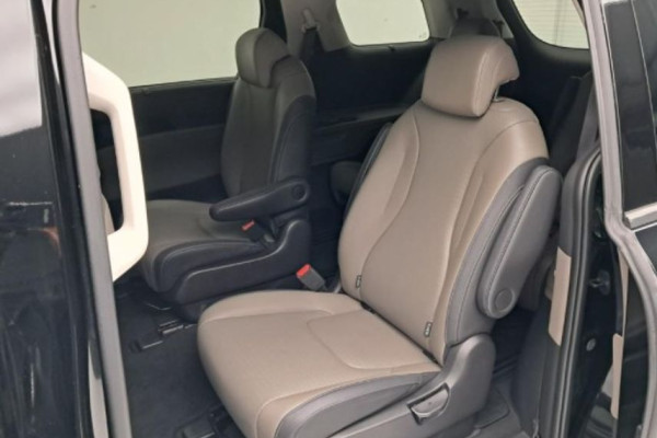 2025 Kia Carnival с пробегом 19 400 км