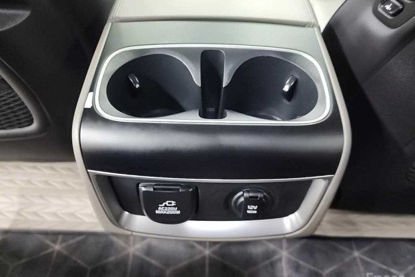 2023 Kia Carnival с пробегом 33 172 км