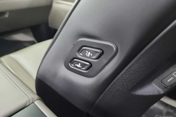 2023 Kia Carnival с пробегом 33 172 км