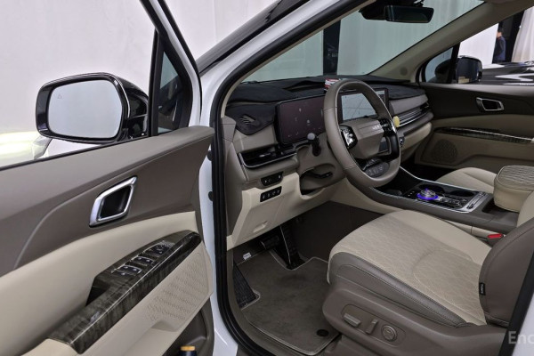 2024 Kia Carnival с пробегом 12 626 км