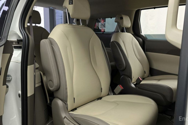 2024 Kia Carnival с пробегом 12 626 км