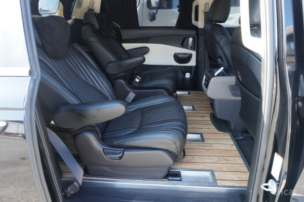 2024 Kia Carnival с пробегом 18 242 км