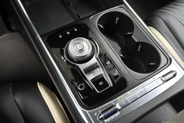 2024 Kia Carnival с пробегом 23 385 км