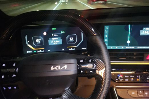 2025 Kia Carnival с пробегом 20 100 км